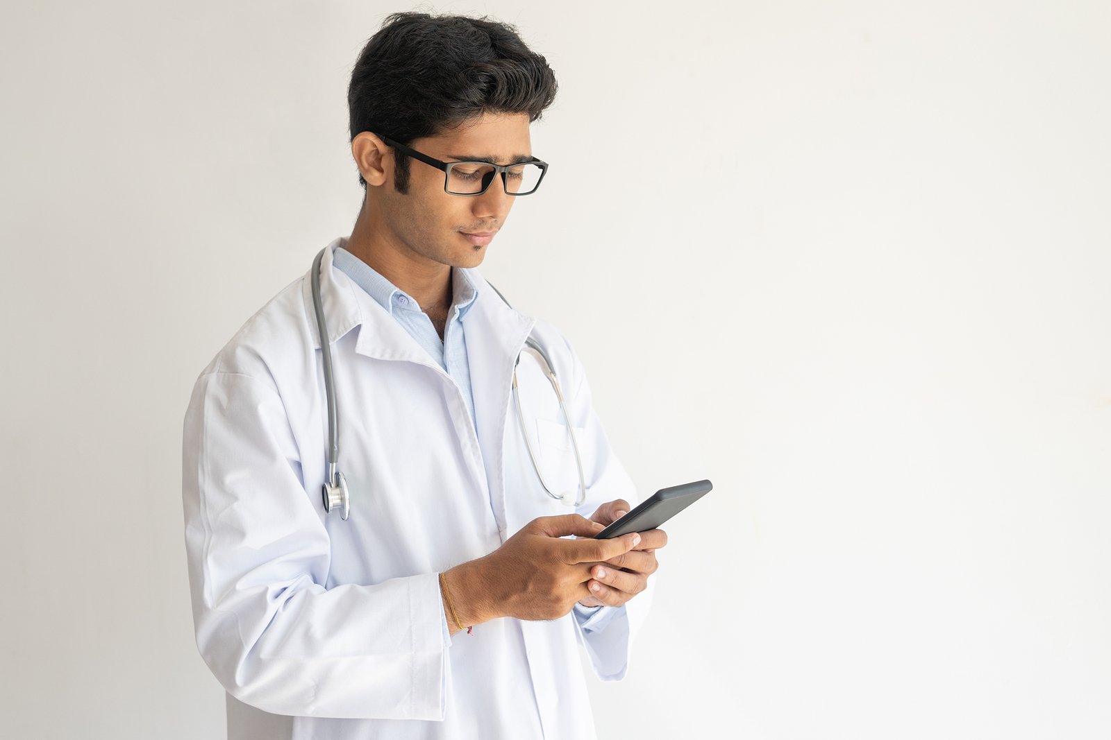 Millennial doctor HCP on social media - LiveWorld
